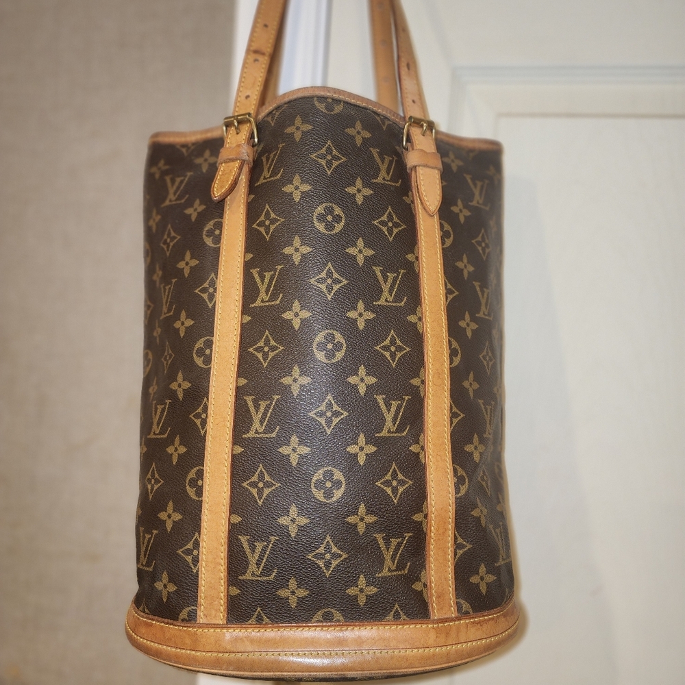 Gorgeous Louis Vuitton Monogram GM Bucket Bag - Authentic